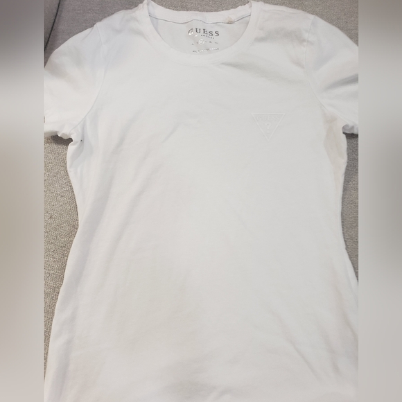 GUESS 28 LOW RISE STRAIGHT GRACE FIT WITH M WHITE GUESS SHORT T-Shirt - Picture 7 of 7
